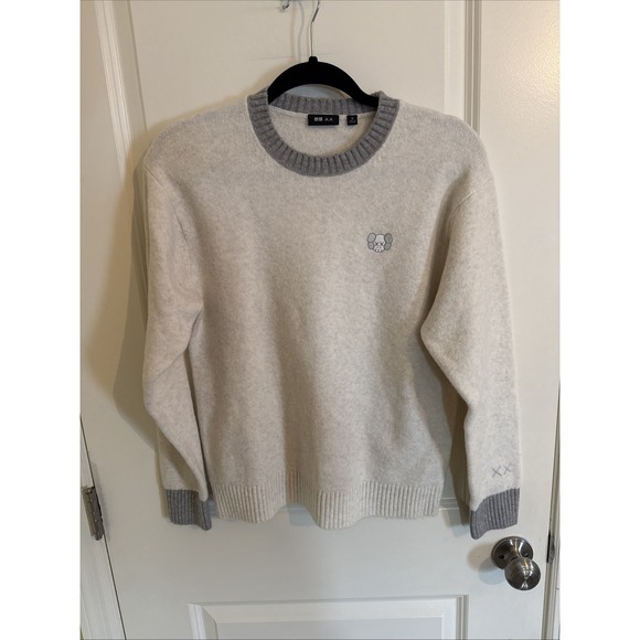 Uniqlo Other - Uniqlo x KAWS Souffle Yarn Crewneck Sweater Size 13 Beige & Gray